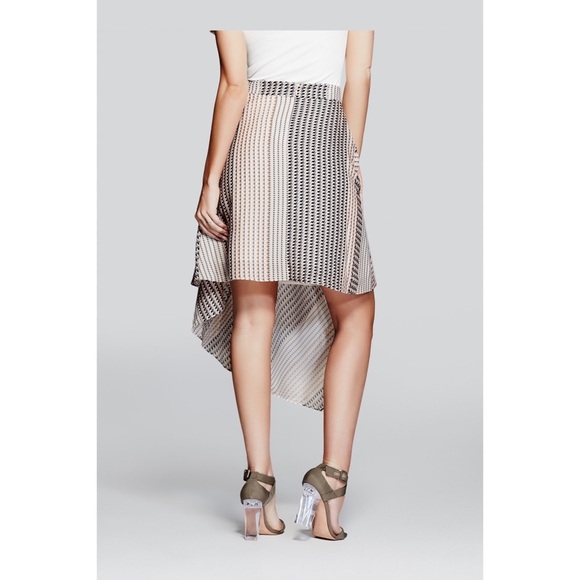 New GUESS Constant Connection Skirt SZ 0 - Picture 4 of 5